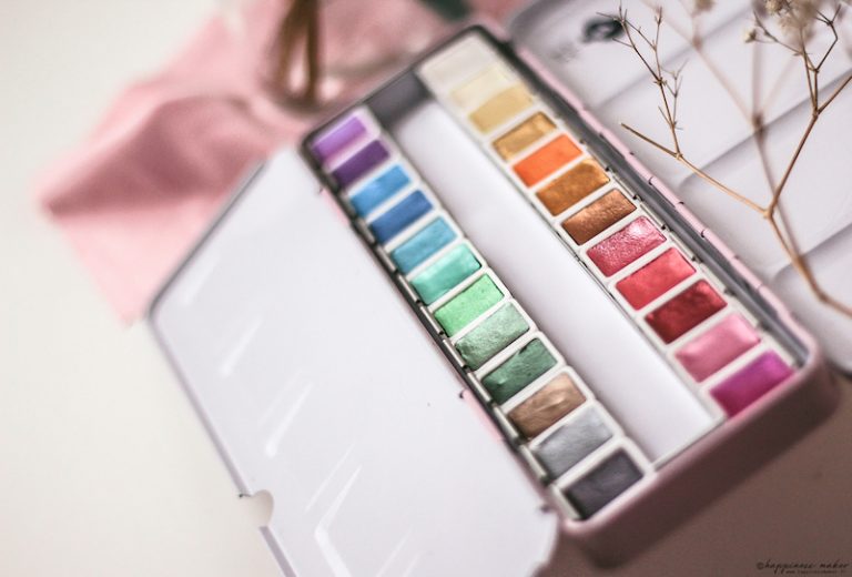 Aquarelle Koi 24 demi-godets Couleurs Métalliques et Fluo